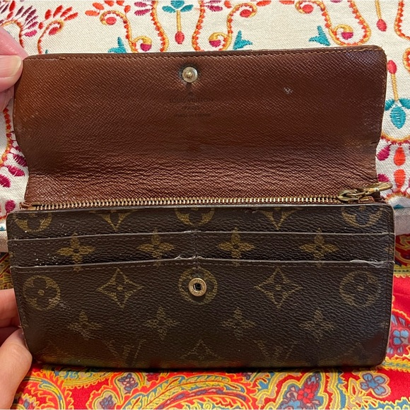 ****SALE**** Louis Vuitton Sarah Long Bifold Wallet 10cc slot - Picture 2 of 5